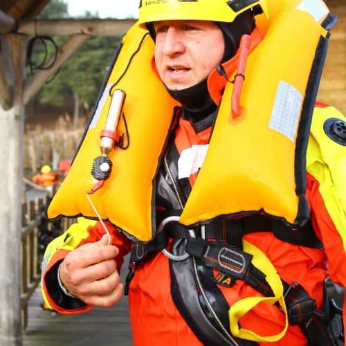 Jeden z naszych doświadczonych instruktorów w trakcie szkolenia GWO Sea Survival